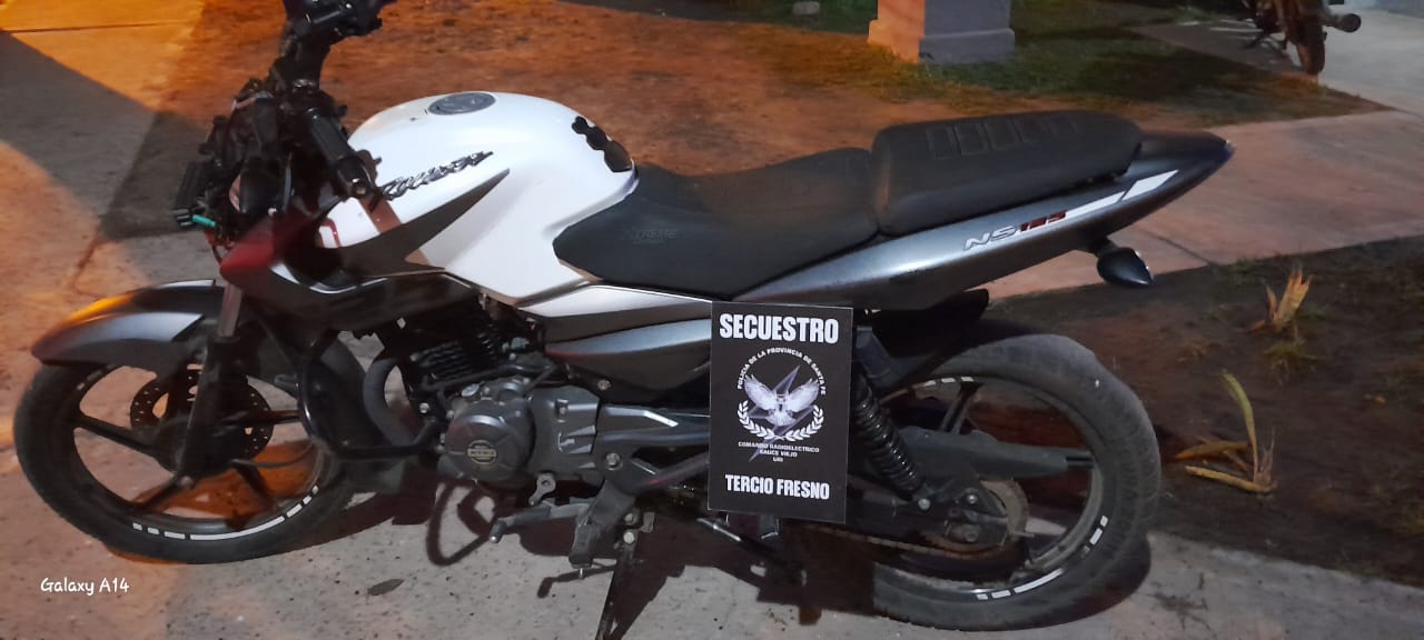 VARIAS INTERVENCIONES POLICIALES CON SECUESTRO DE ARMAS, MOTOS Y TRASLADO DE PERSONAS CON PEDIDO DE CAPTURA