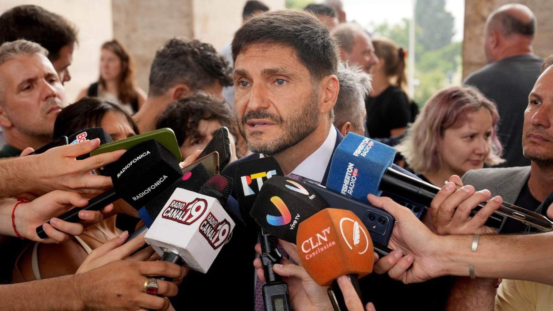 Pullaro dispuso un amplio despliegue interministerial en San Cristóbal tras el trágico hecho ocurrido en una escuela