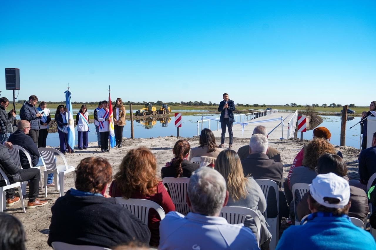 Pullaro inauguró un puente clave para la producción en el norte provincial