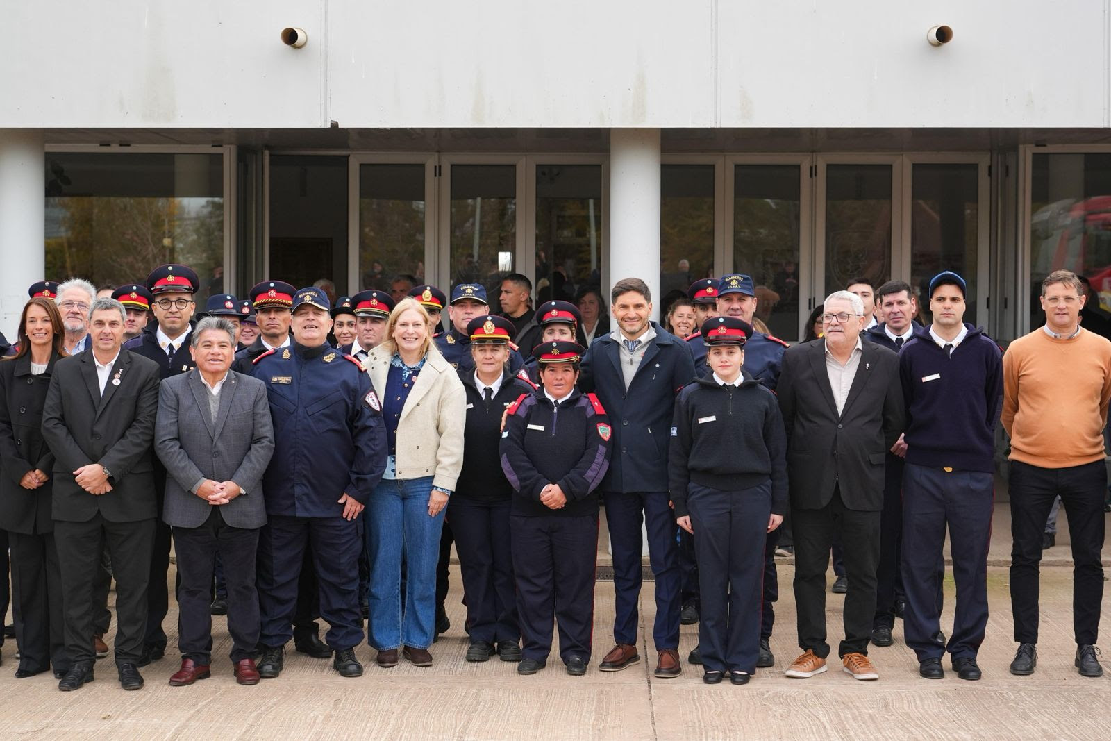 Pullaro en el Día del Bombero Voluntario: “Sentimos orgullo por ustedes y por eso invertimos para que sean los más preparados y equipados de la Ar